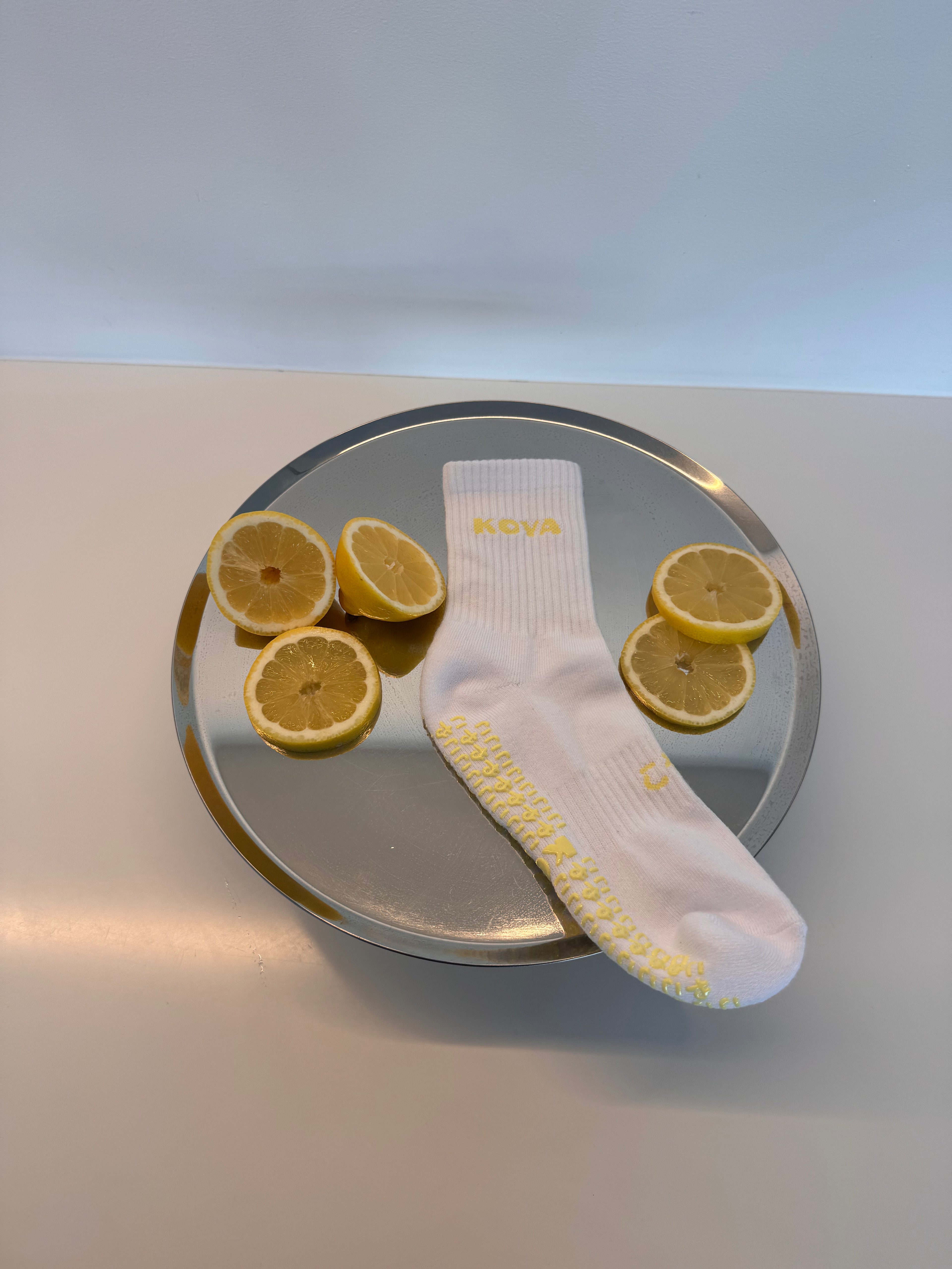 Low Cut - White / Yellow logo