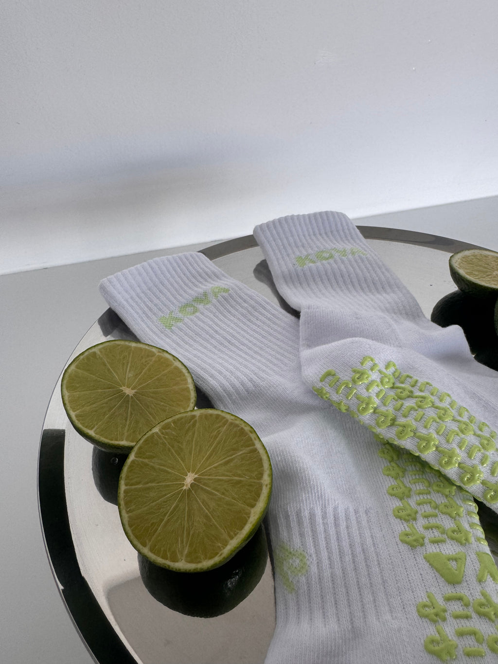 Low Cut - White / Lime Green logo