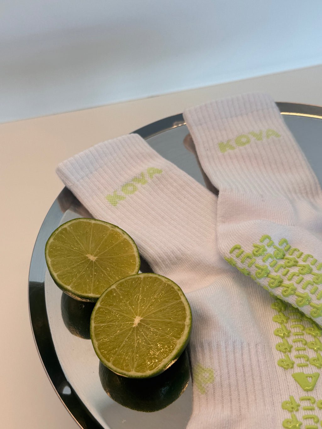 Low Cut - White / Lime Green logo