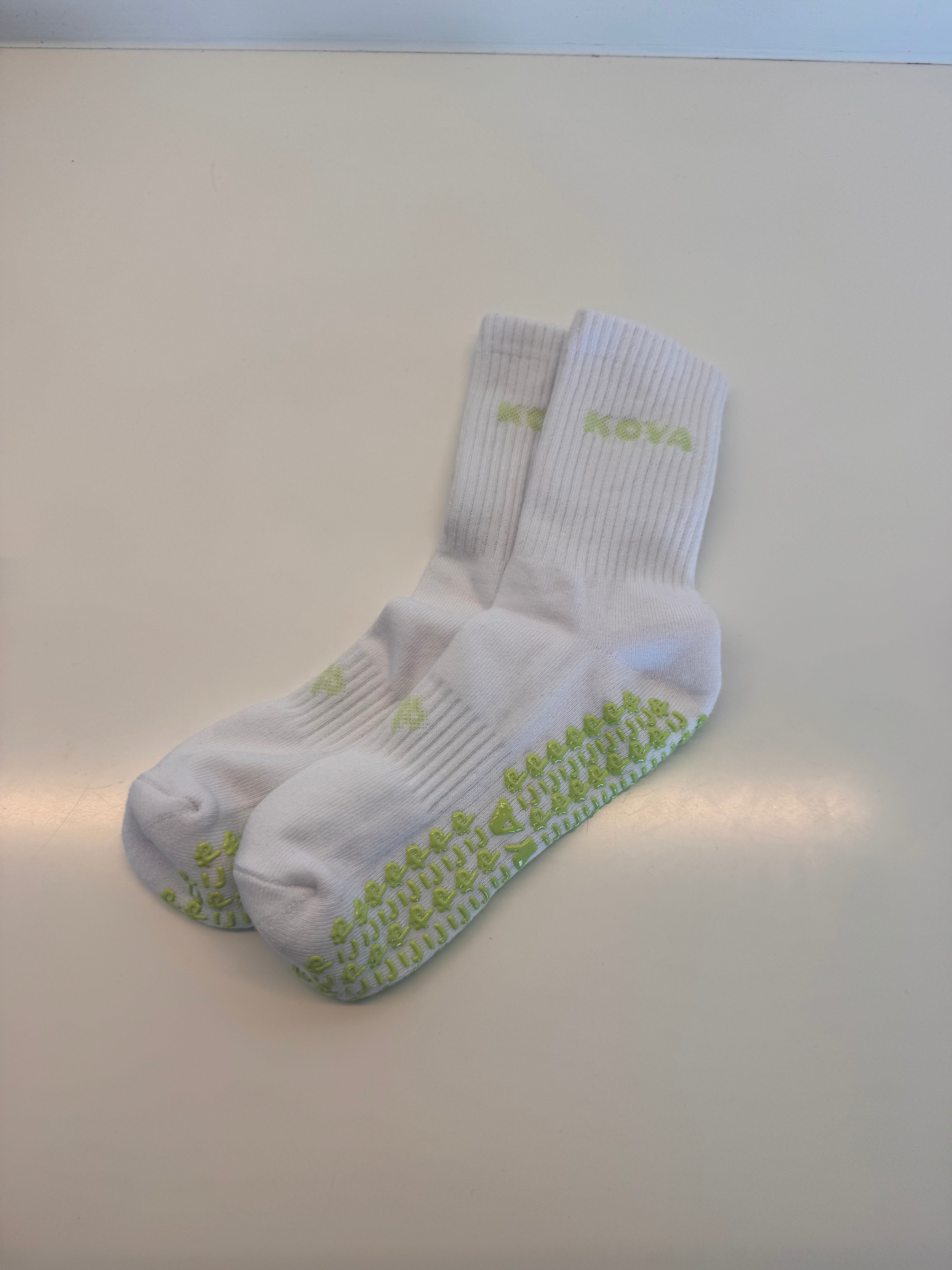 Low Cut - White / Lime Green logo