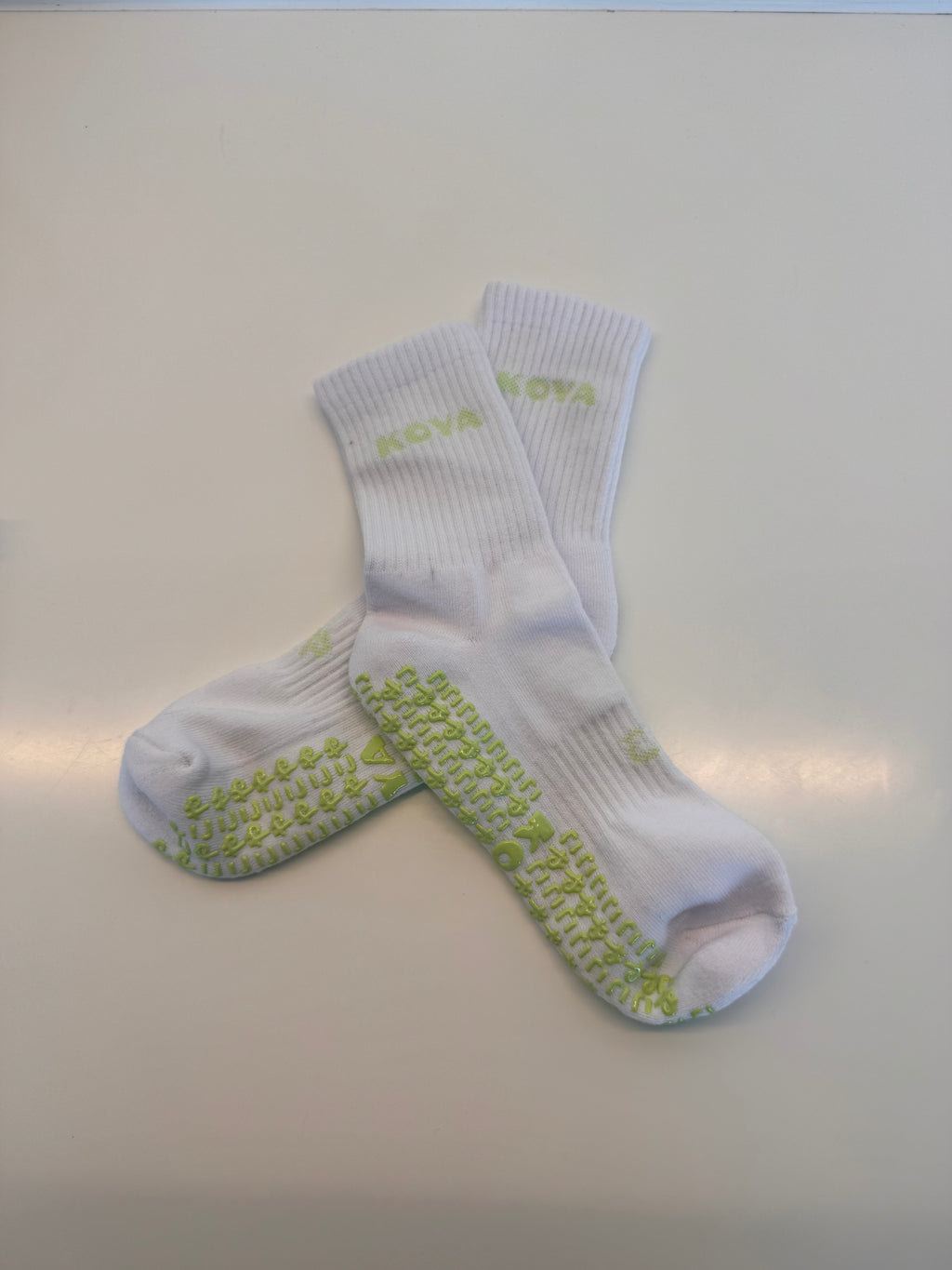 Low Cut - White / Lime Green logo