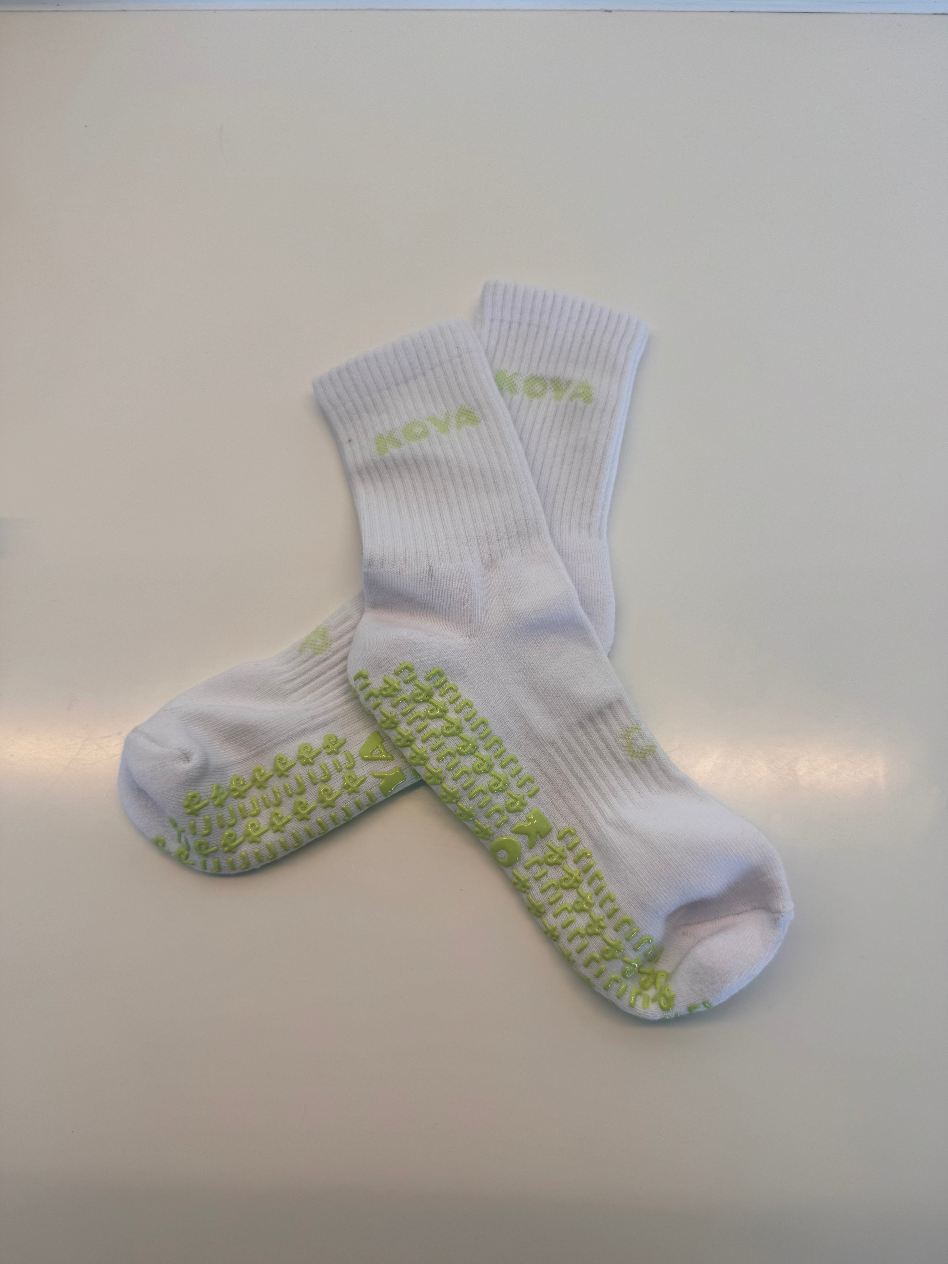 Low Cut - White / Lime Green logo