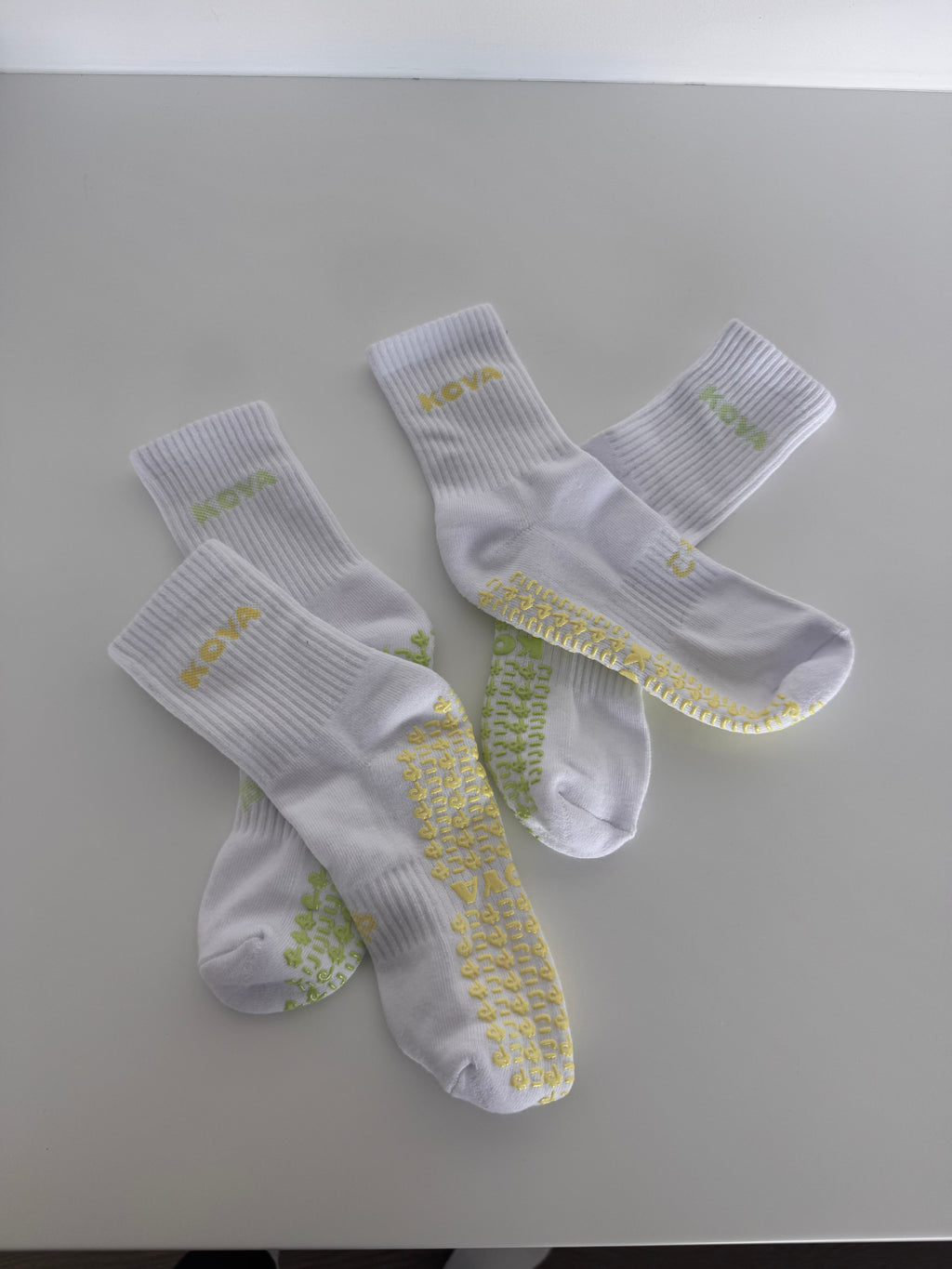 Low Cut - White / Lime Green logo
