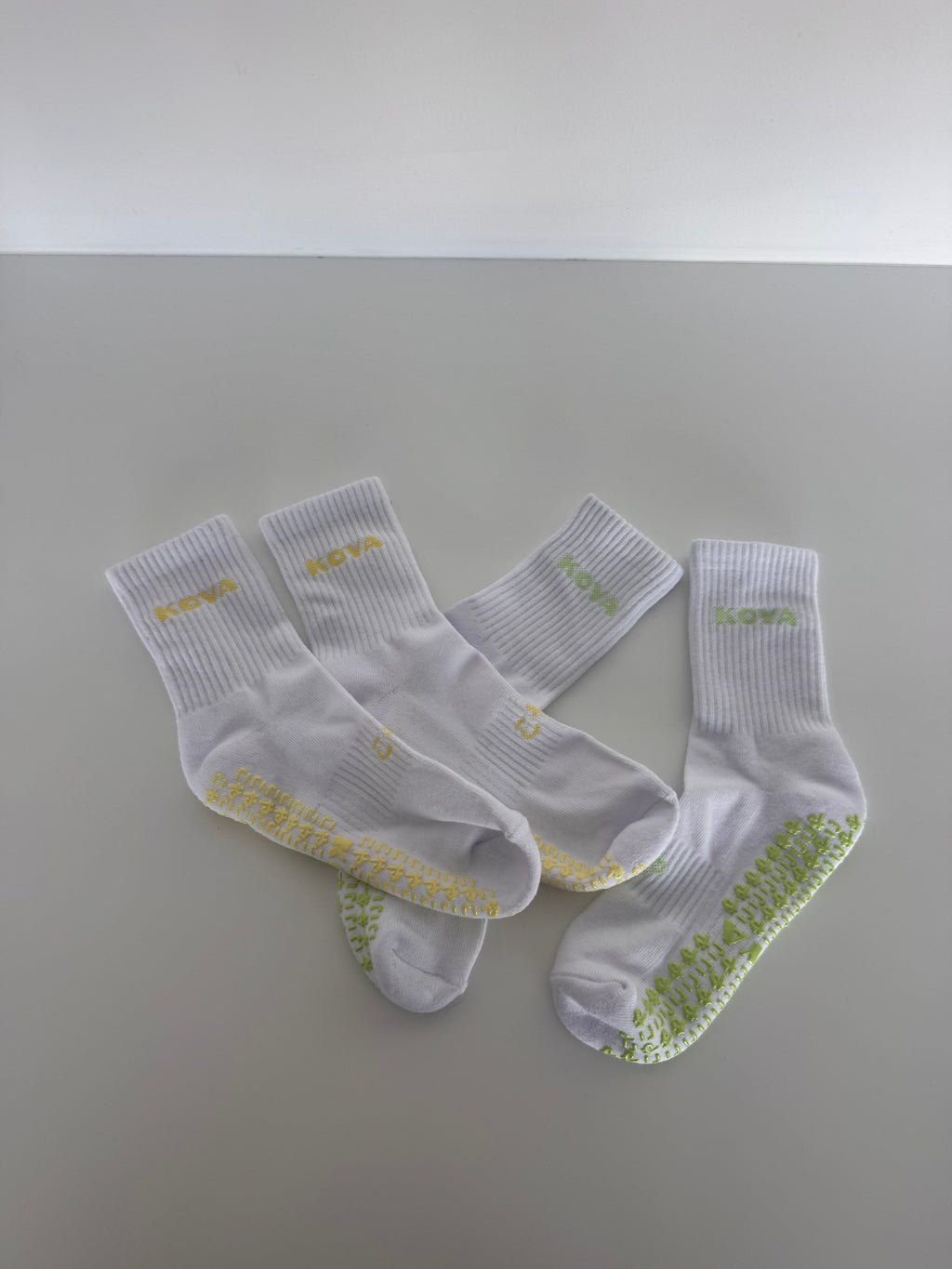 Low Cut - White / Lime Green logo