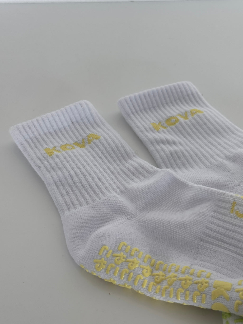 Low Cut - White / Yellow logo