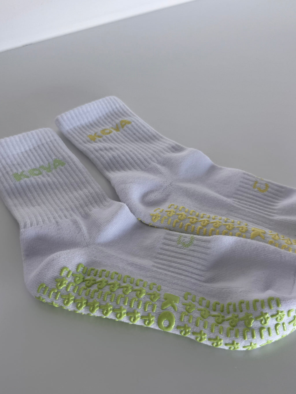 Low Cut - White / Lime Green logo