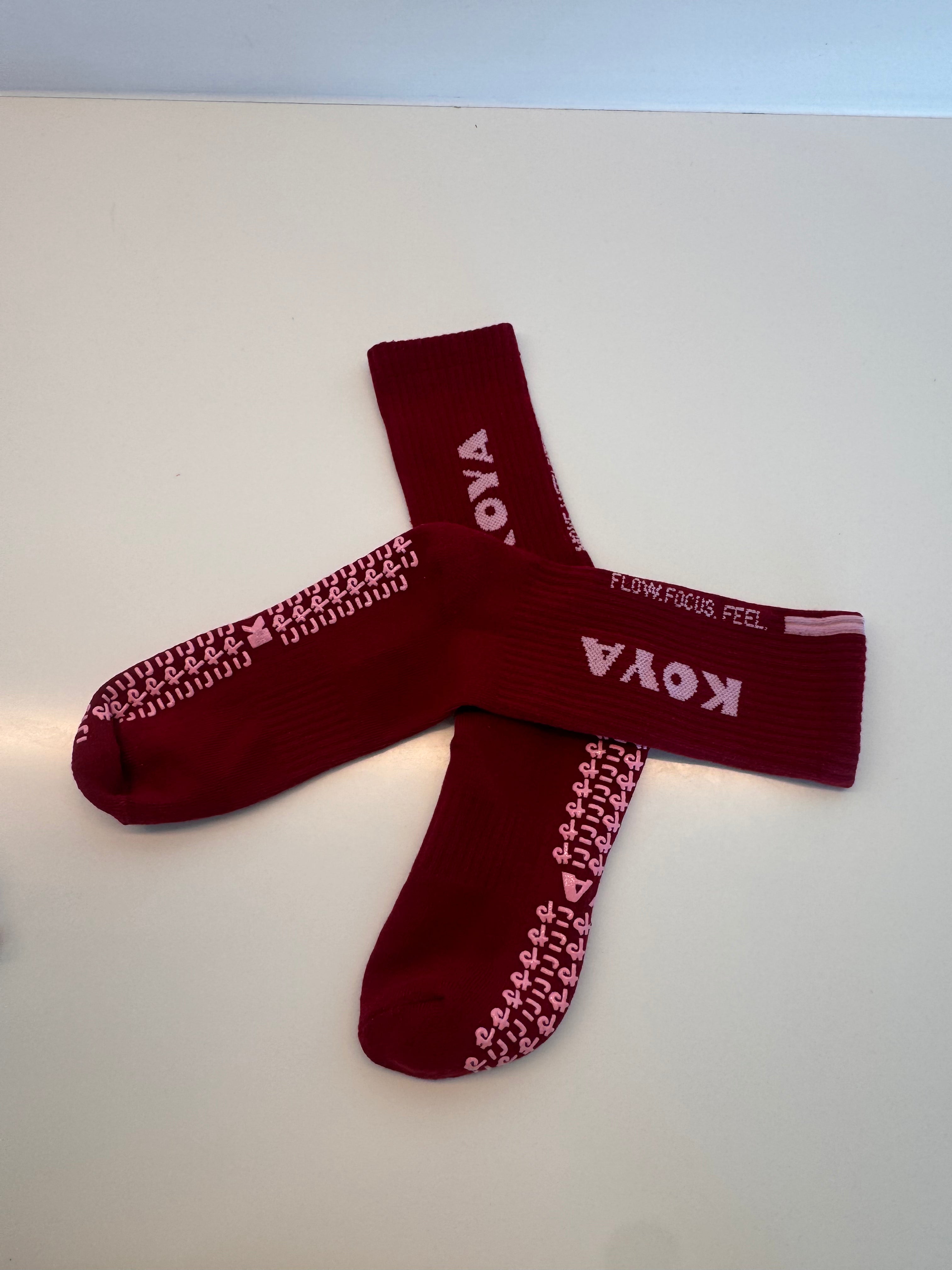 Burgundy / Rosa Logo