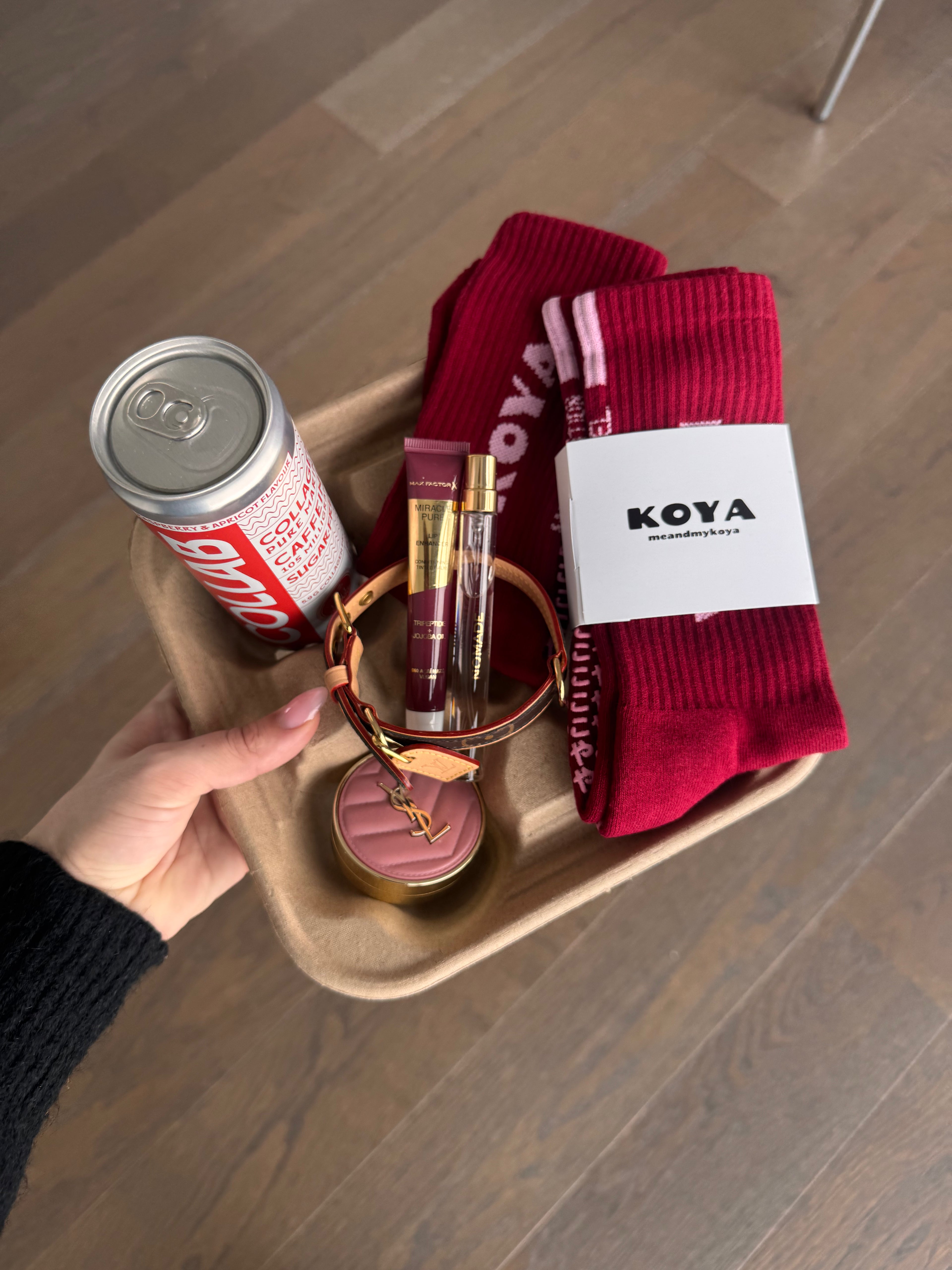 Burgundy / Rosa Logo
