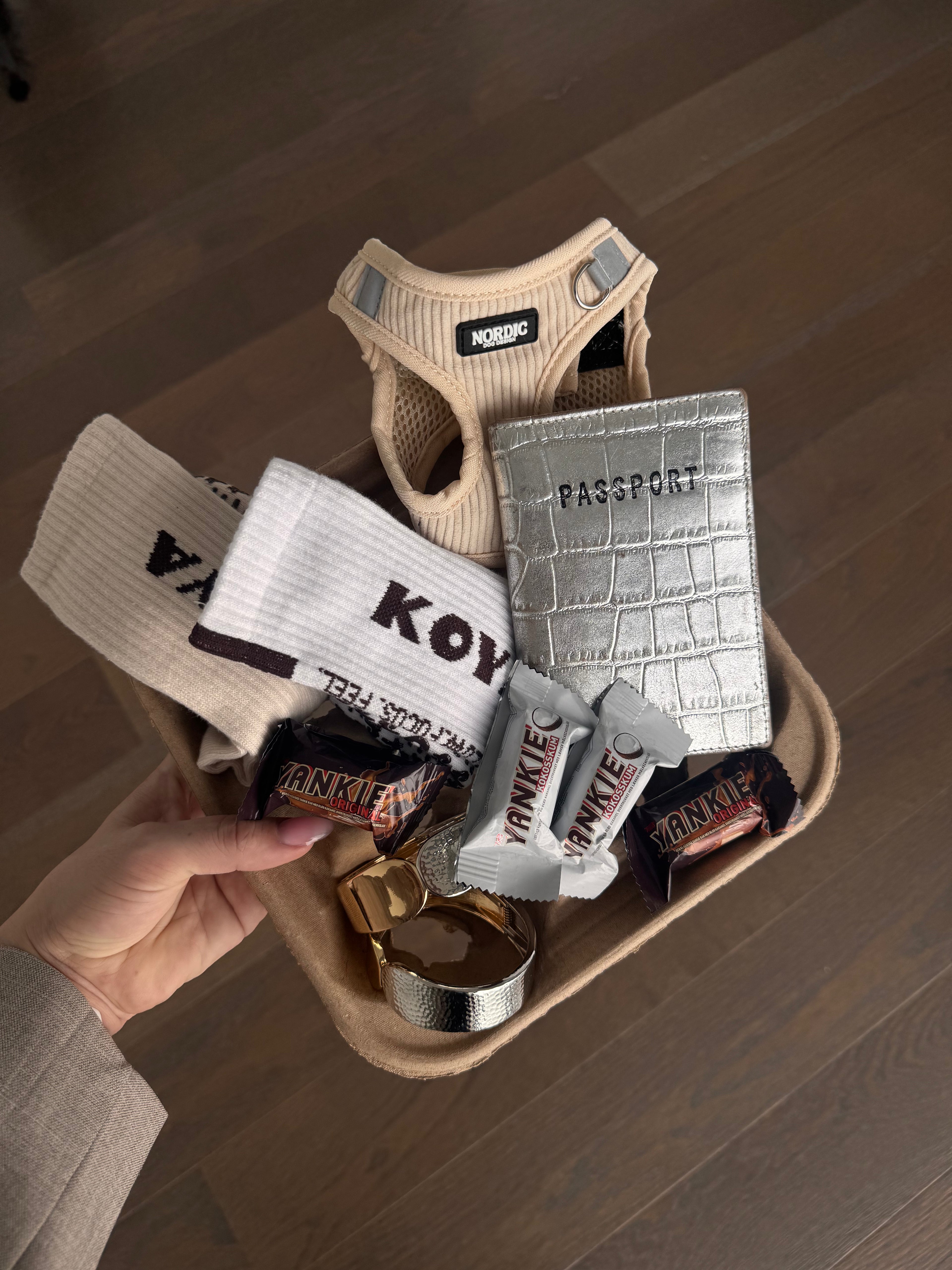Beige / Brown Logo