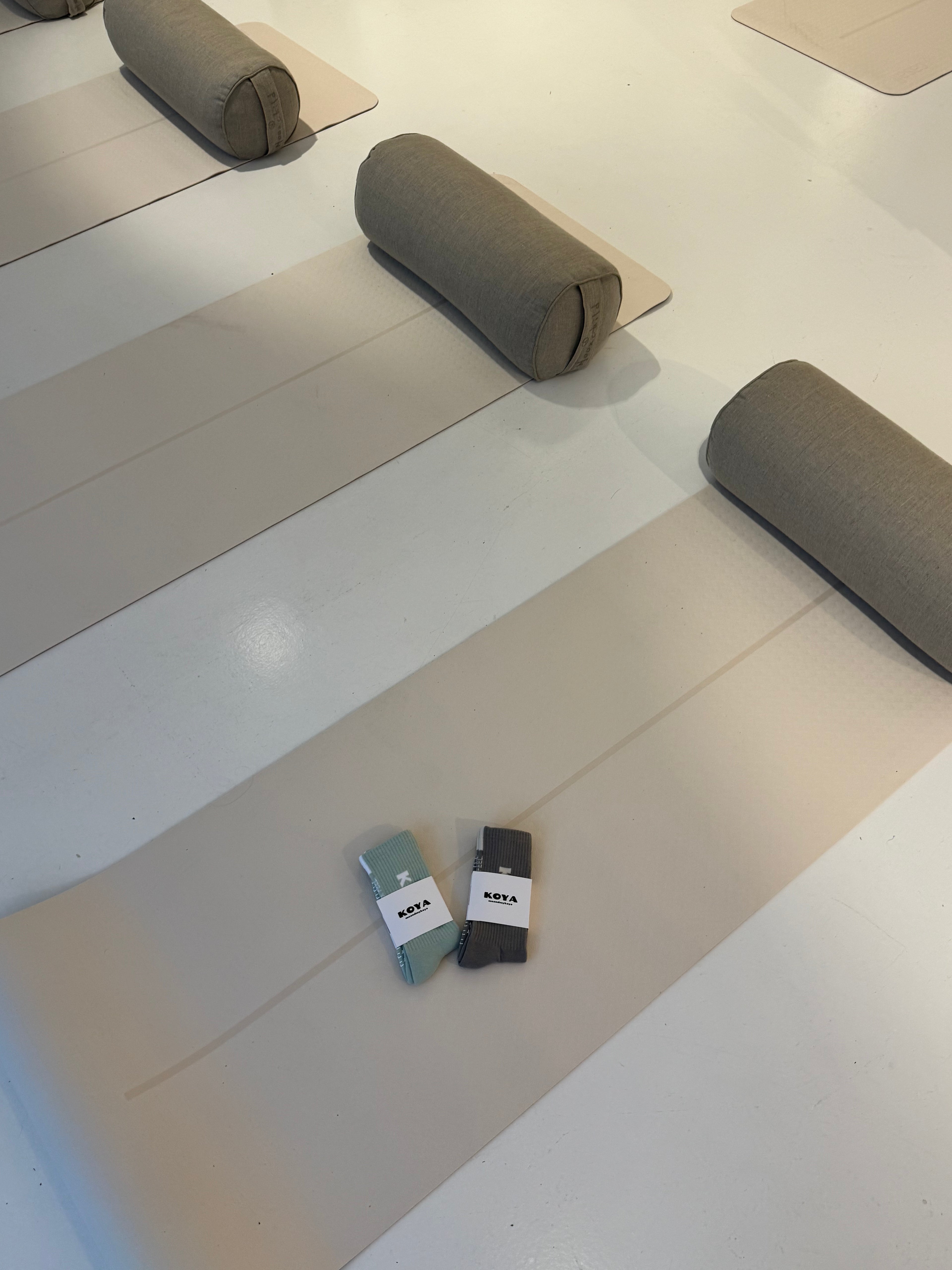 Pastel Green/White reformer grip socks