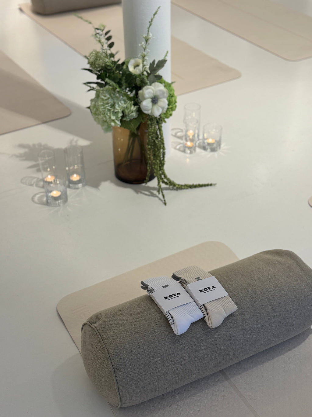 Beige/Grey reformer grip socks