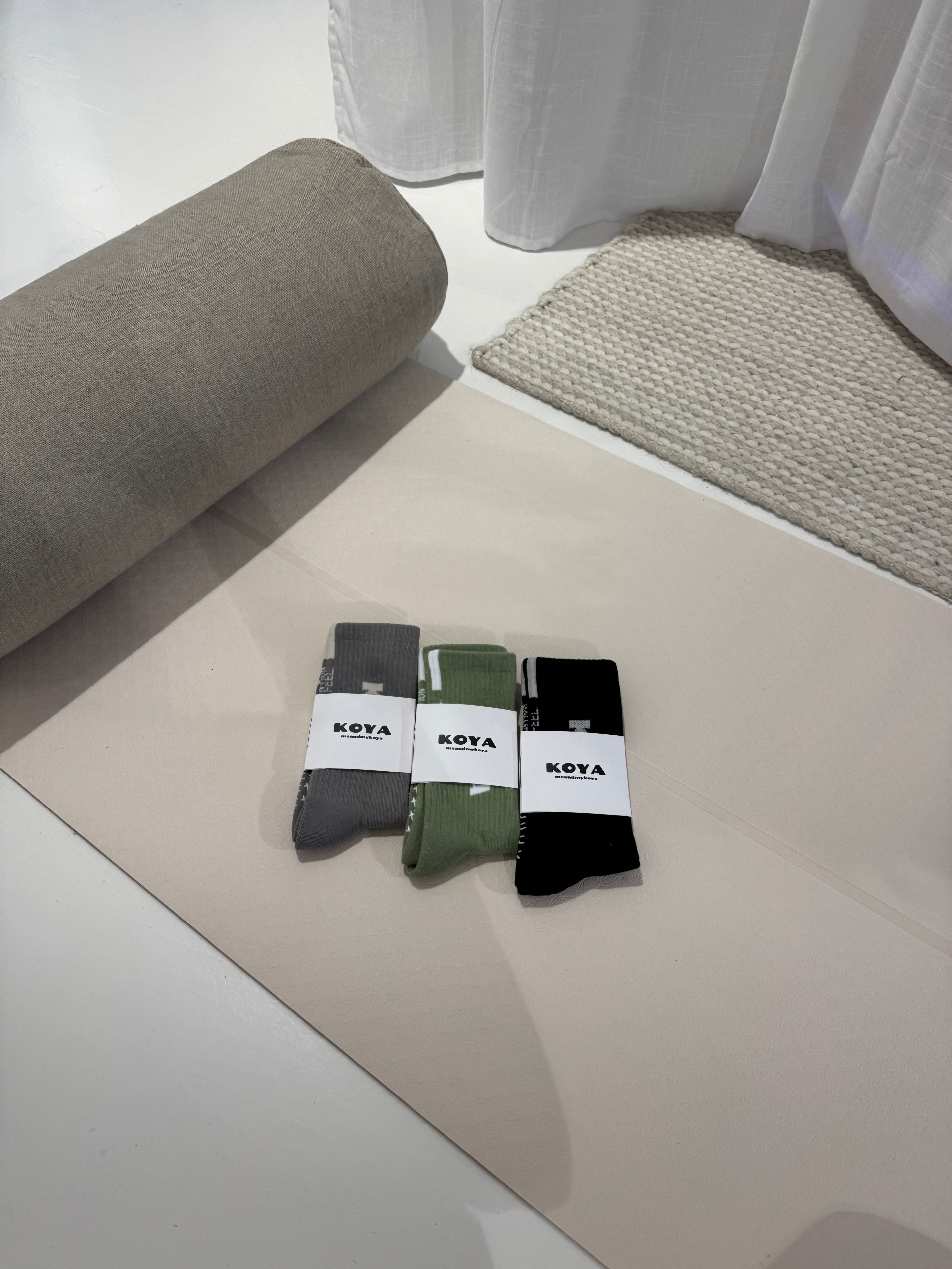 Black/White reformer grip socks